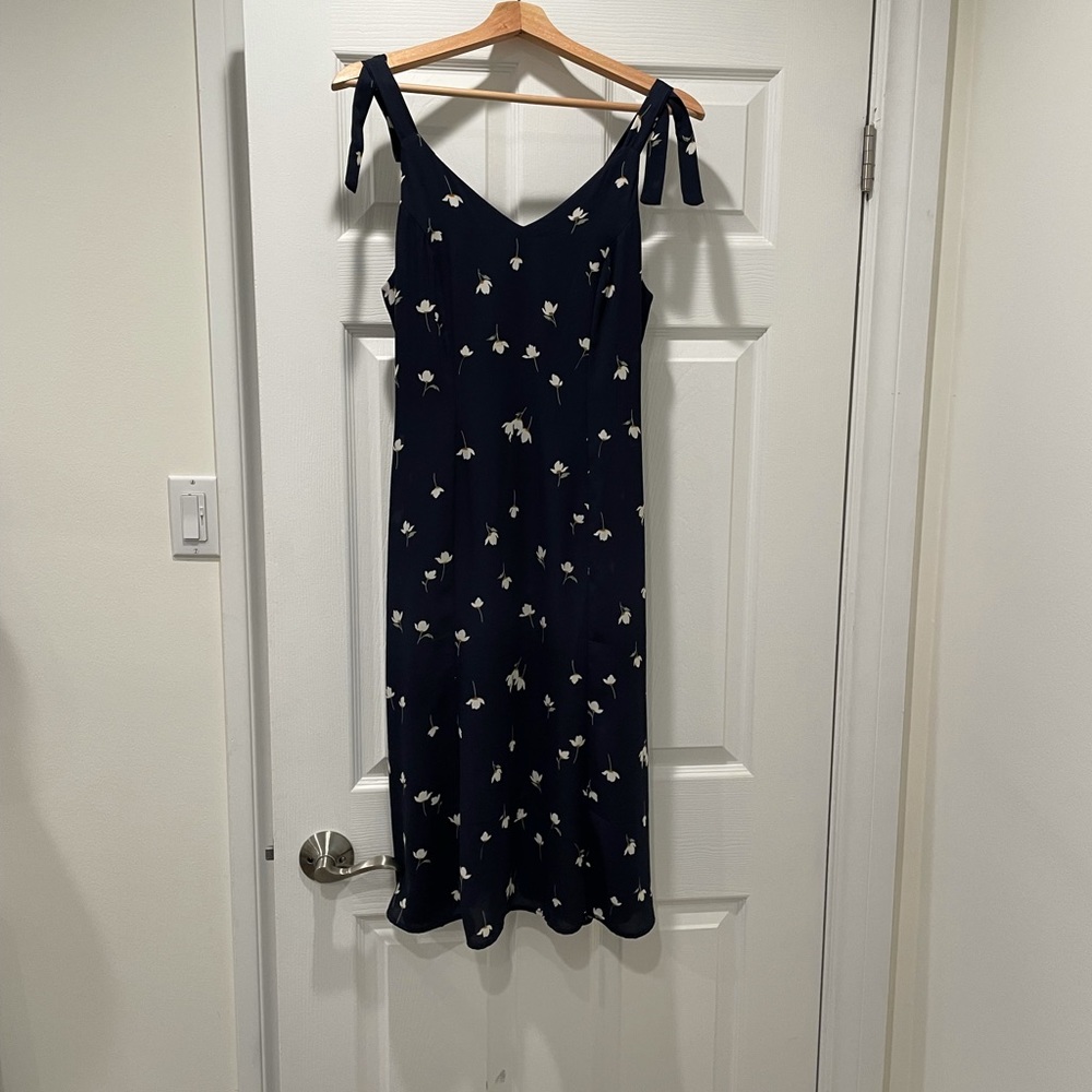 Sienna Sky Summer tie shoulder dress US S in Navy blue with white flowers